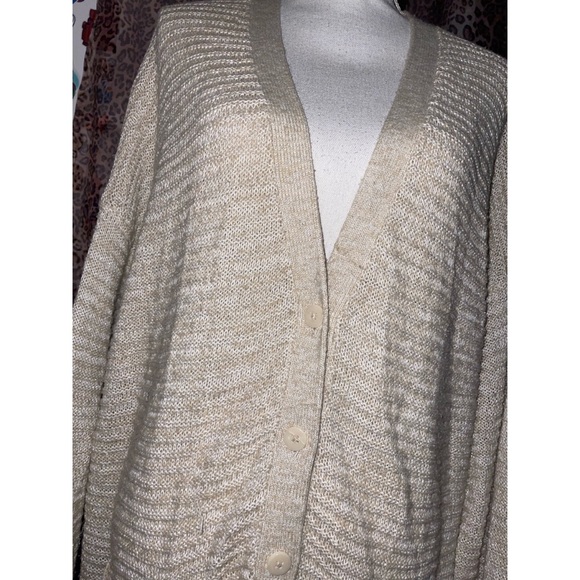 Women’s Cream & Tan Knitted Warm Button Sweater 🤎 - Picture 9 of 13